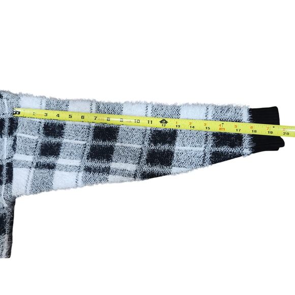 Lane Bryant 14/16 Black White Plaid Fuzzy Knit Open Front Cozy Fall Cardigan - Picture 4 of 8